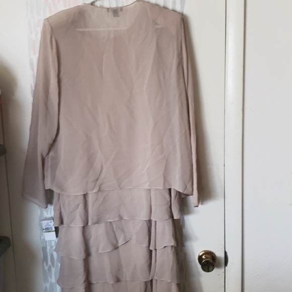 S.L. Fashions Plus Size Embellished Tiered Jacket Dress in Winter Ivory Size 14 - Picture 4 of 11